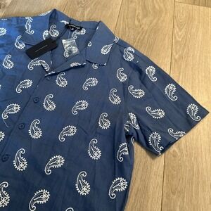 Windward‎ Men's Short Sleeve Button Shirt Blue Paisley Print Medium NEW